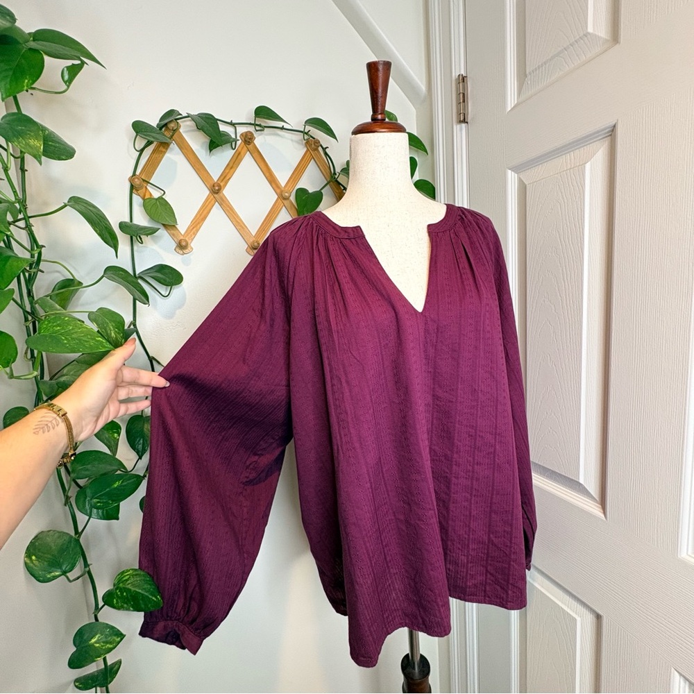 OLD NAVY Textured Dobby Top in Dark Mauve - Picture 3 of 9